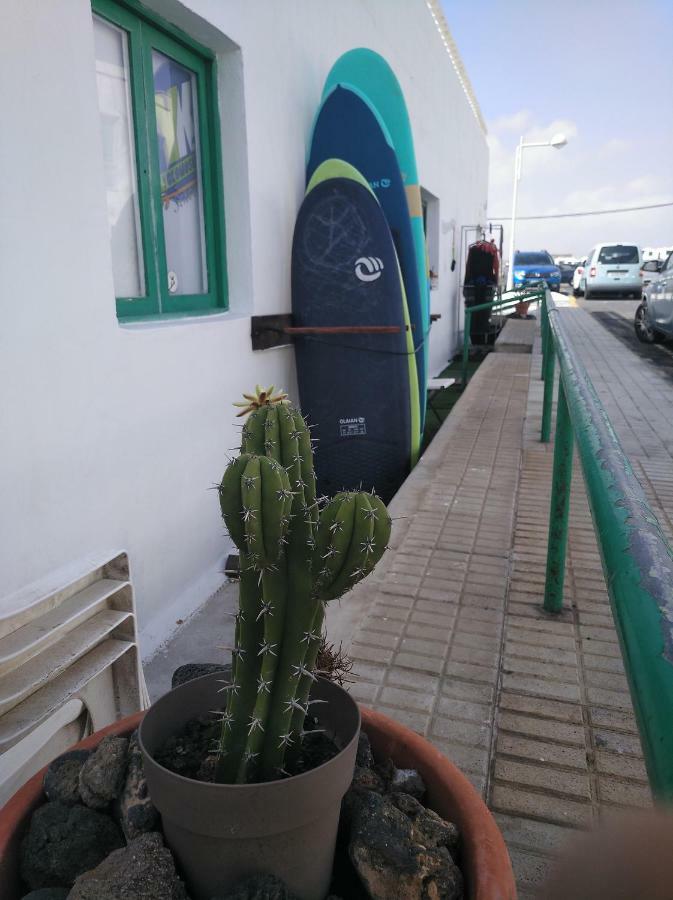 Yokomosurf Camp Famara Eksteriør bilde